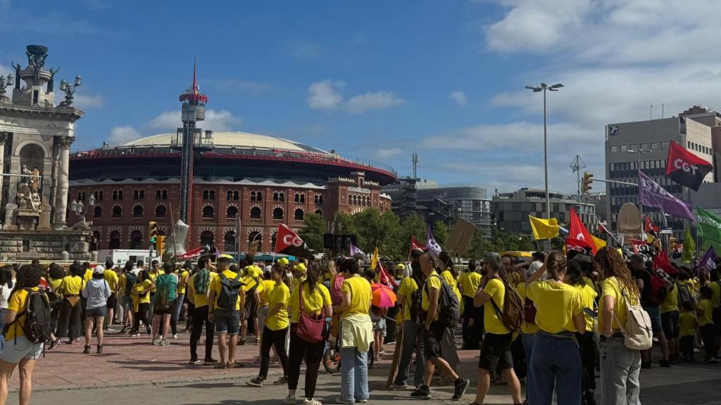 Docentes en la plaza Espanya de Barcelona este viernes
