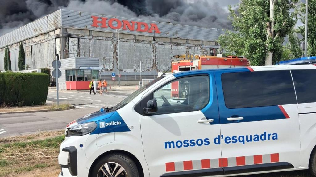 Incendio en una nave de Honda en en polígono industrial Torre del Rector