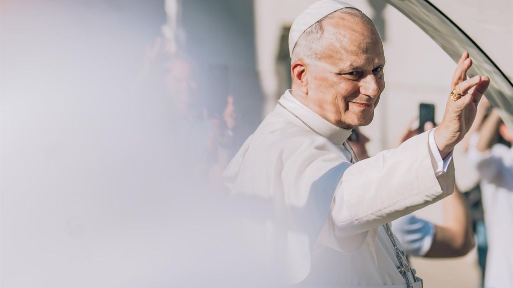 El Papa Lleó XIV al seu pas pel Congrés dels Diputats en el papamòbil, a 8 de juny de 2026, a Madrid (Espanya)