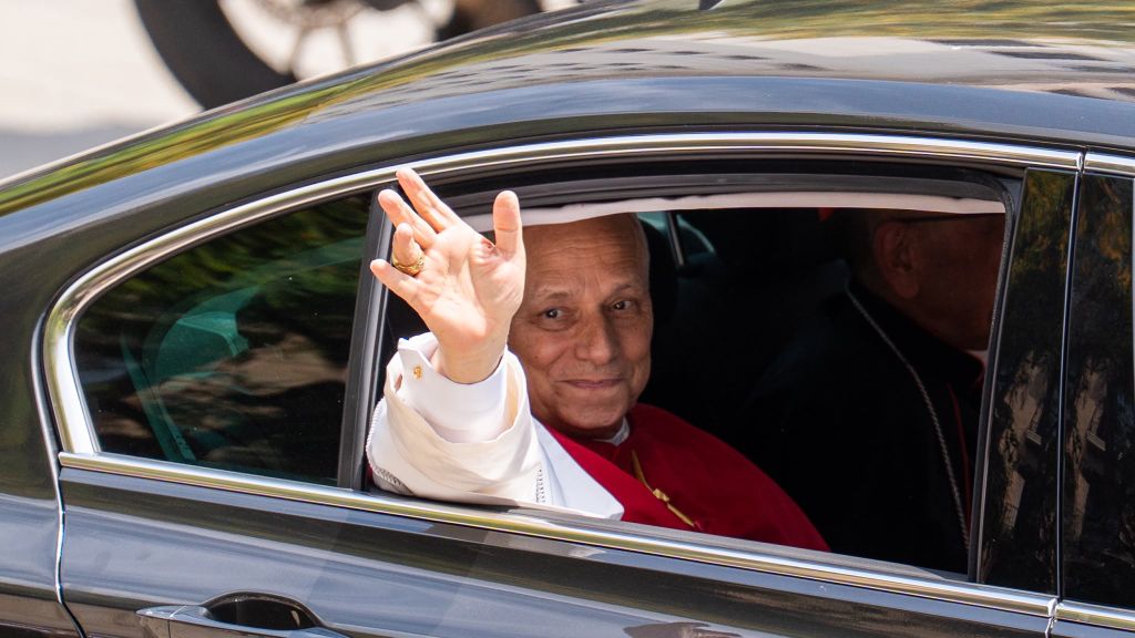 El Papa Lleó XIV saluda la gent de Barcelona