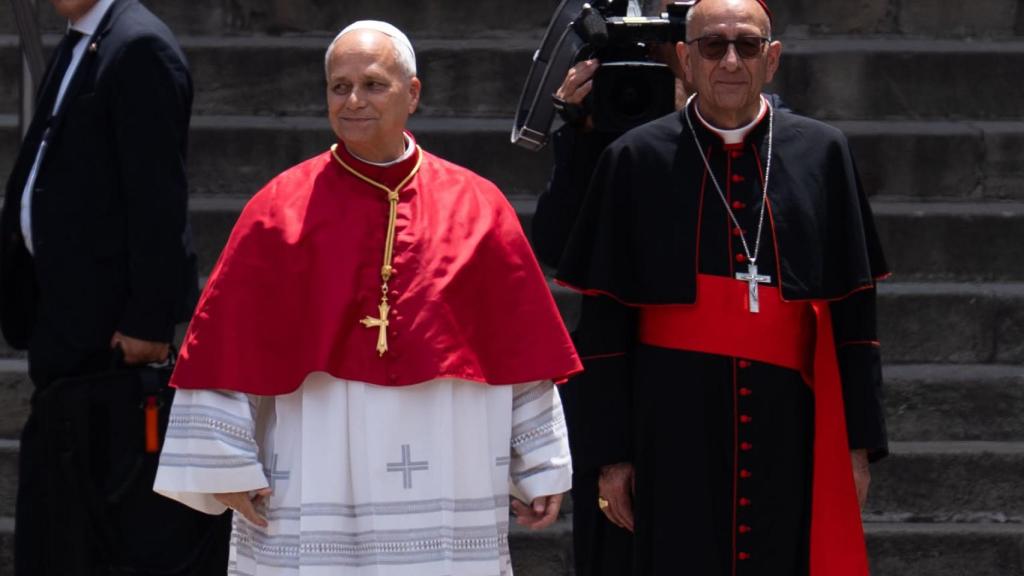 El Papa León XIV junto al Arzobispo Omella en la Catedral de Barcelona