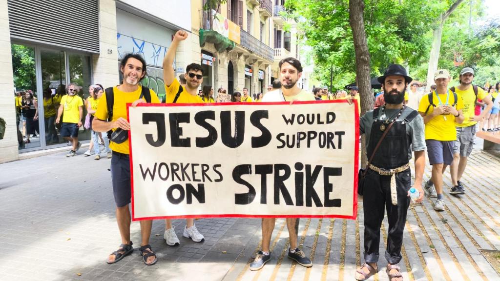 Manifestació de treballadors municipals i d'Educació durant la visita del Papa