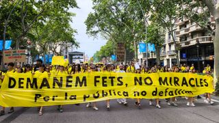 Treballadors municipals i educadors en vaga, contra la visita papal: 