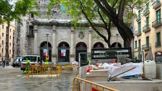 Sense terrasses i a mig gas: els comerços del Raval improvisen la seva estratègia davant el blindatge per la visita del Papa
