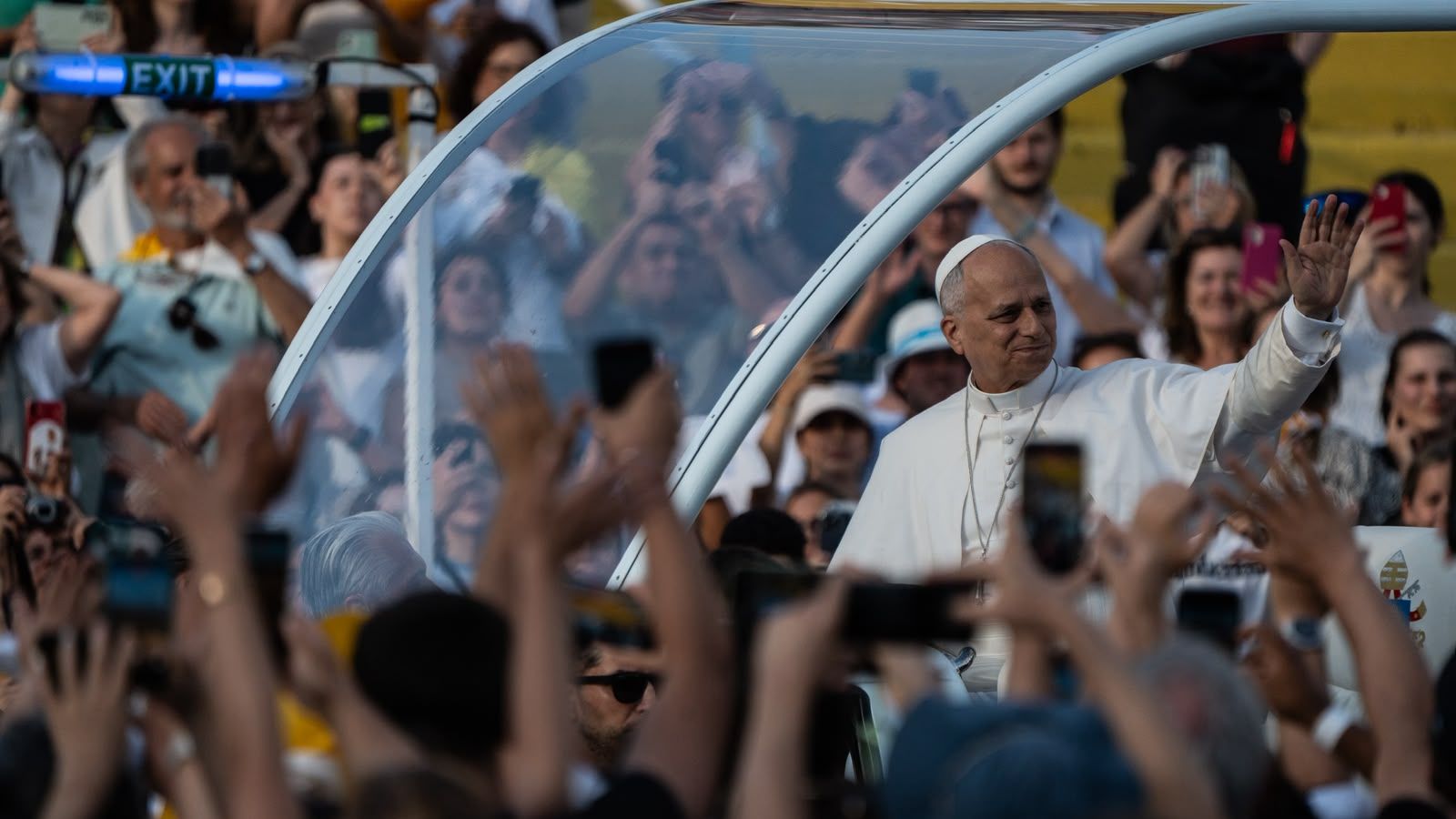 El Papa León XIV llegando al Estadi Olímpic