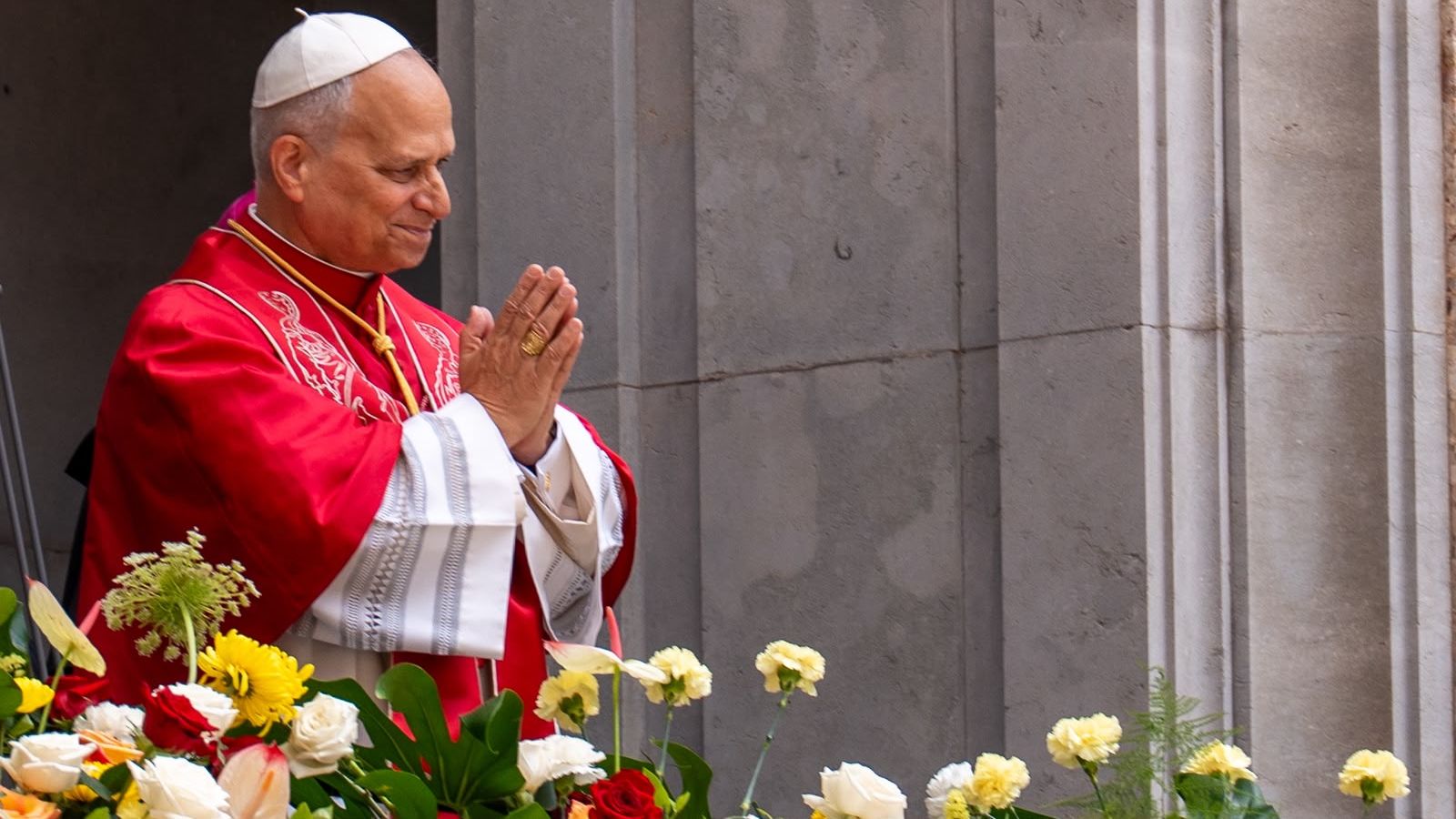 El Papa León XIV desde el balcón de Montserrat lanzando un mensaje a los fieles