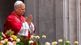 El Papa León XIV desde el balcón de Montserrat lanzando un mensaje a los fieles
