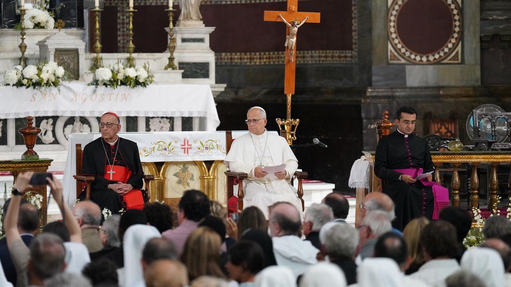El Papa León XIV en el interior de la iglesia de Sant Agustí 