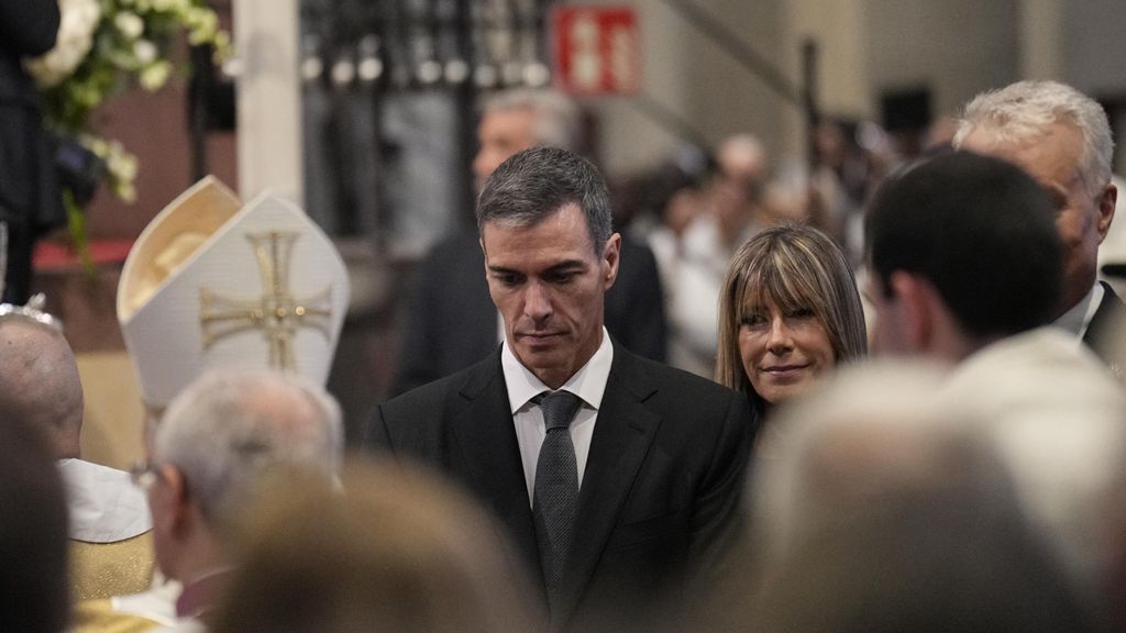 El president del govern, Pedro Sánchez a l'interior de la Sagrada Família