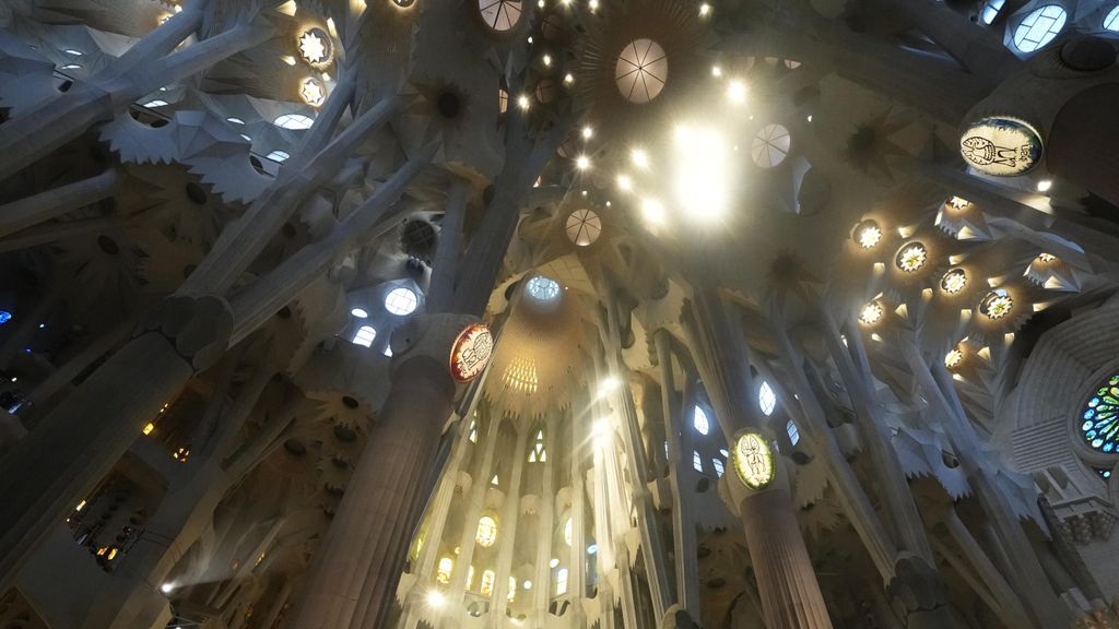 La Sagrada Família durant la missa oficiada pel Papa Lleó XIV