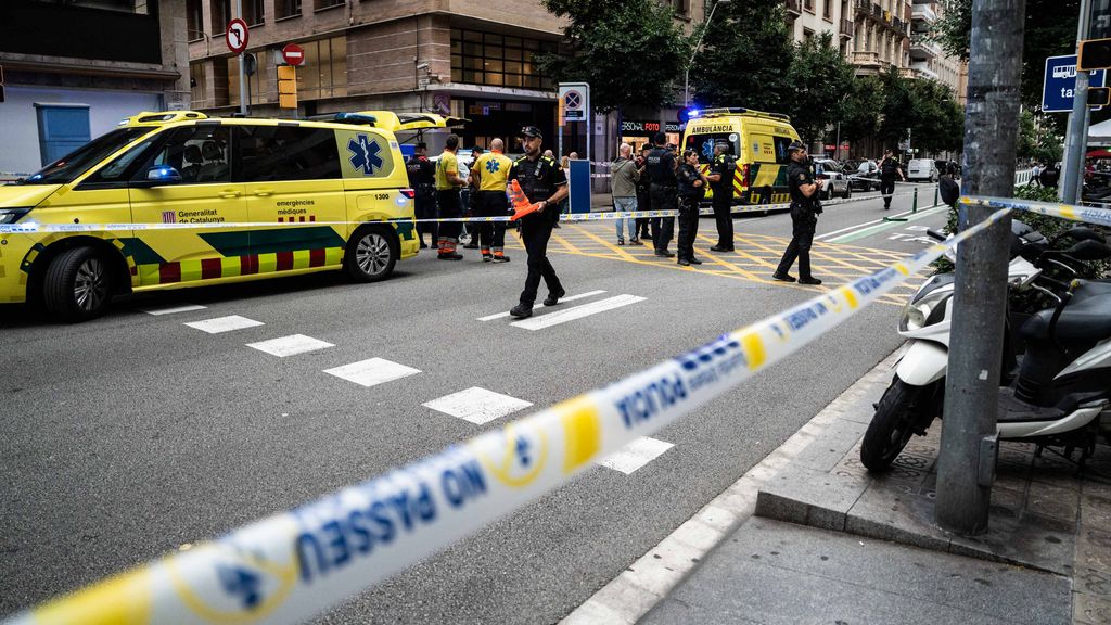 Ambulancias y policías en el lugar del tiroteo en Balmes