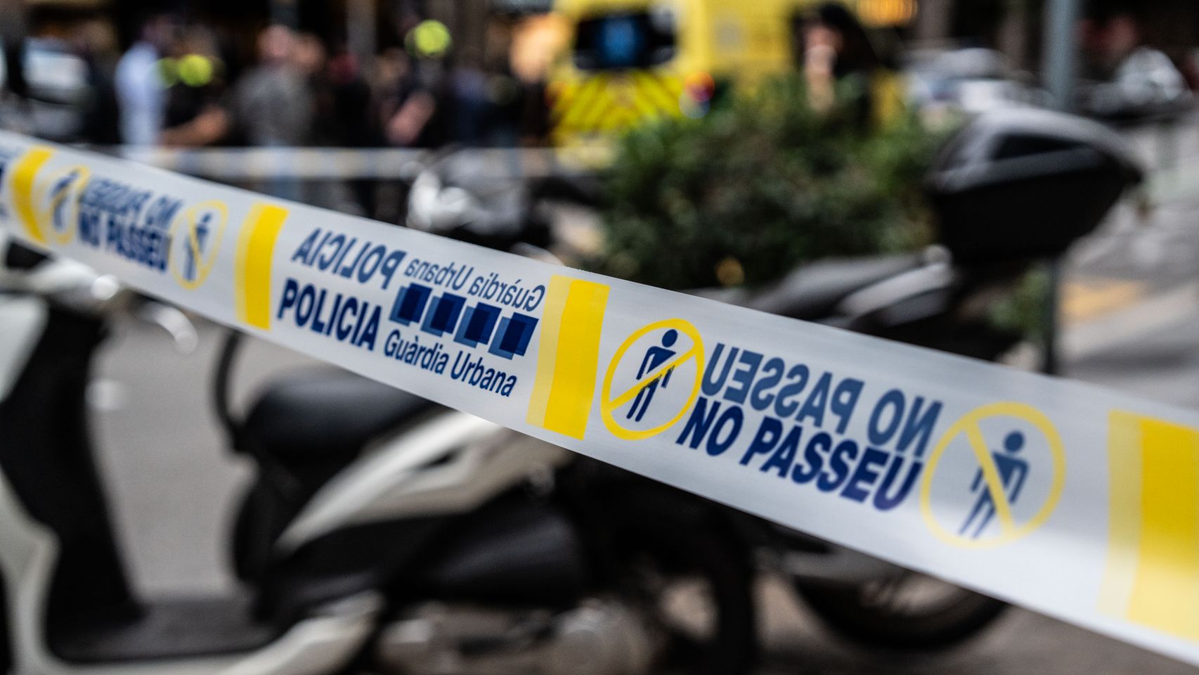 Cinta de seguridad de la Guardia Urbana tras el tiroteo en la calle Balmes del miércoles, 10 de junio